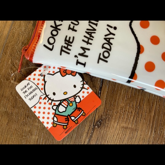 HELLO KITTY-NWT Plastic Zipped Pouch - Picture 4 of 7
